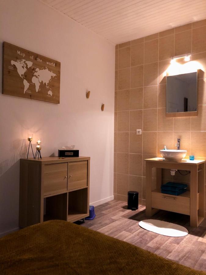 Chambre Double Avec Salle De Bain Privative コニャック エクステリア 写真